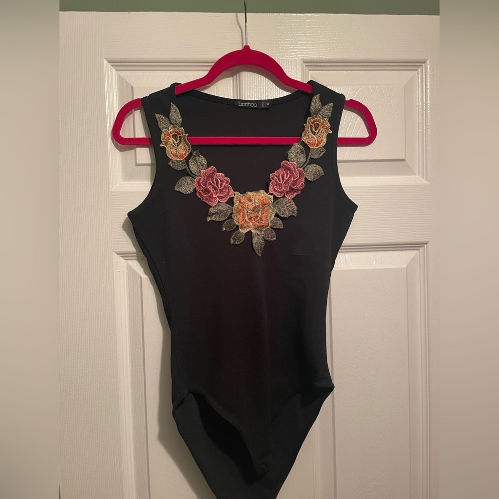 Boohoo black bodysuit with appliqué trim